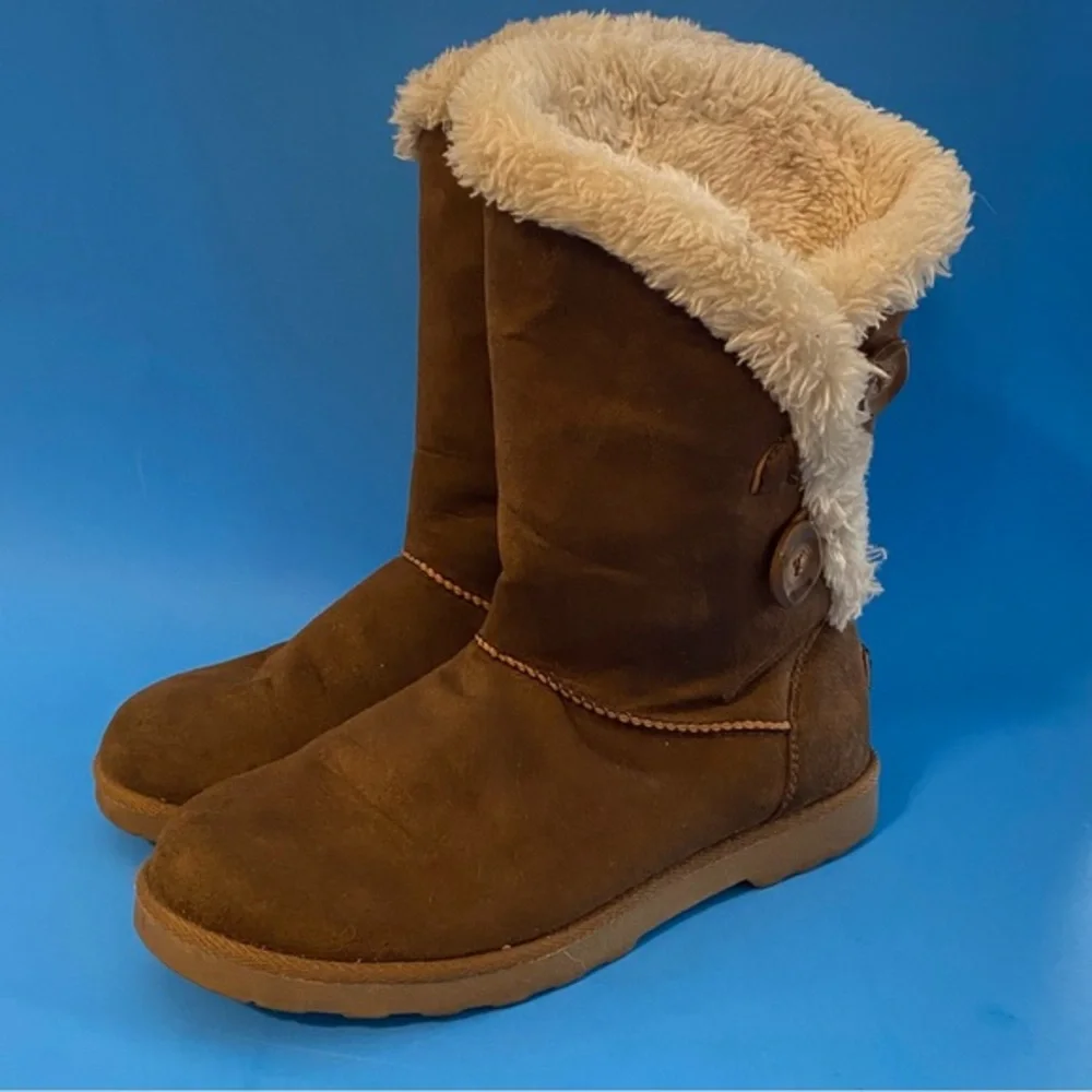 Makalu‎ Boots Women’s Size 7.5 Brown Pull On Faux Fur Lining Button